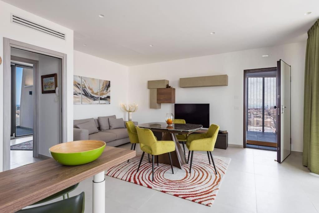 Torre G Luxury Penthouse - Jacuzzi And Parking Car * Aeroporto di Catania Fontana Rossa
