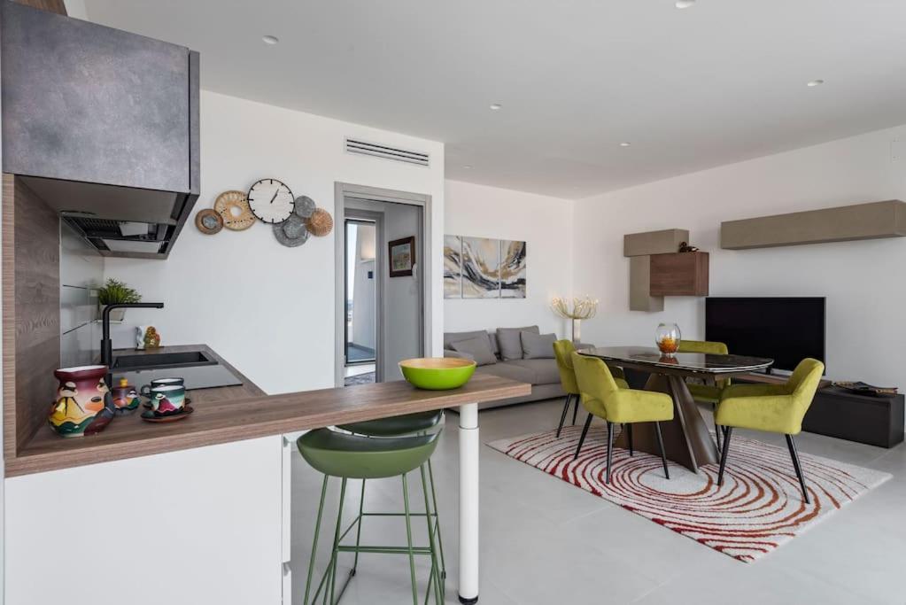 Appartamento Torre G Luxury Penthouse - Jacuzzi And Parking Car *