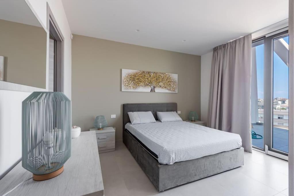 Torre G Luxury Penthouse - Jacuzzi And Parking Car Aeroporto di Catania Fontana Rossa